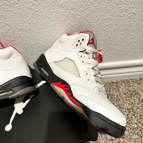 Air Jordan Retro 5 (Fire Red) - Picture 3 of 12